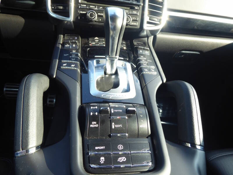 2014 Porsche Cayenne GTS