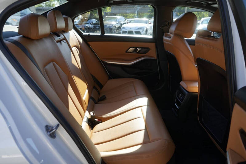 2022 BMW 3 Series 330e