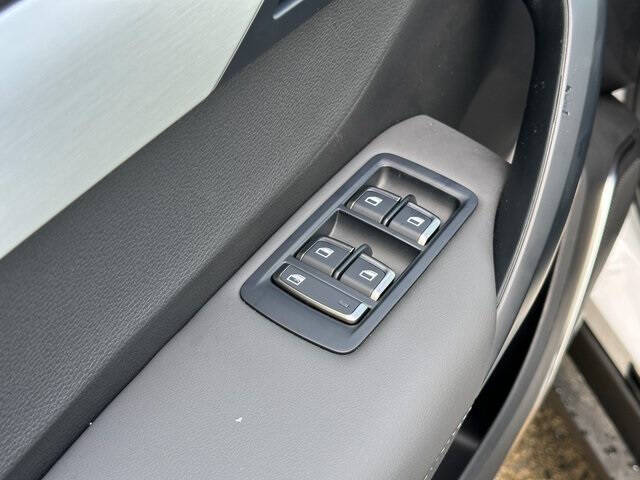 2025 VinFast VF8 Plus