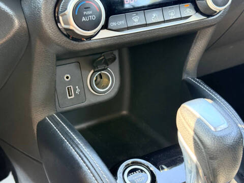 2019 Nissan Kicks SR