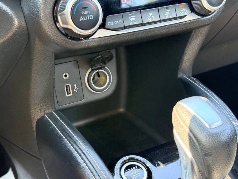 2019 Nissan Kicks SR
