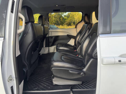 2022 Chrysler Pacifica Hybrid Touring L