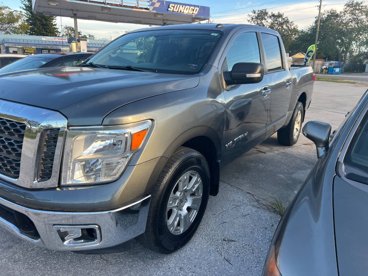 2018 Nissan Titan SV photo 8