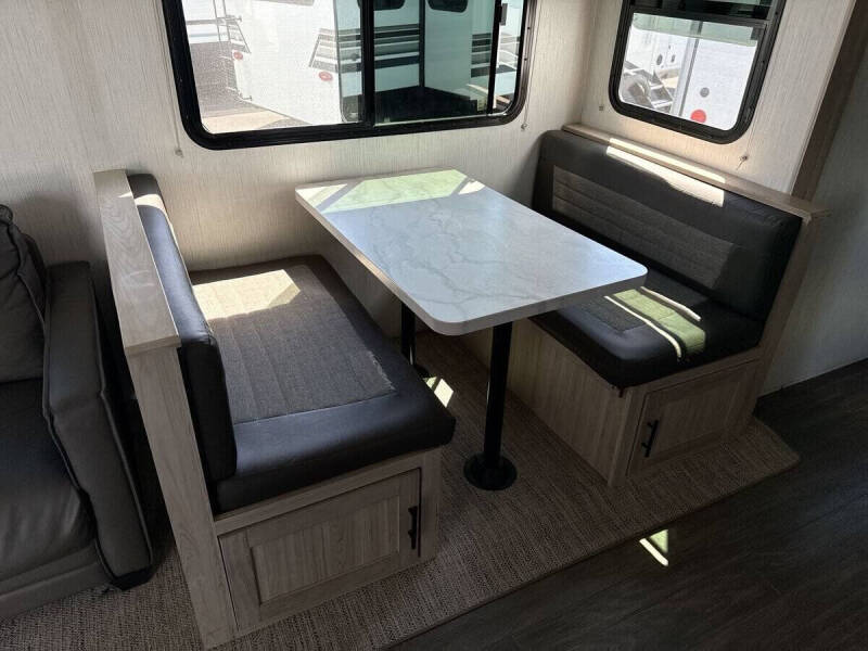 2022 Cruiser RV Shadow