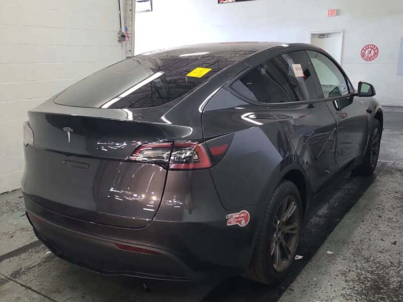 2024 Tesla Model Y Long Range