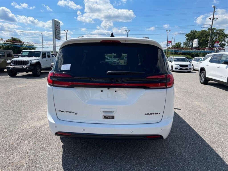 2027 Chrysler Pacifica Limited