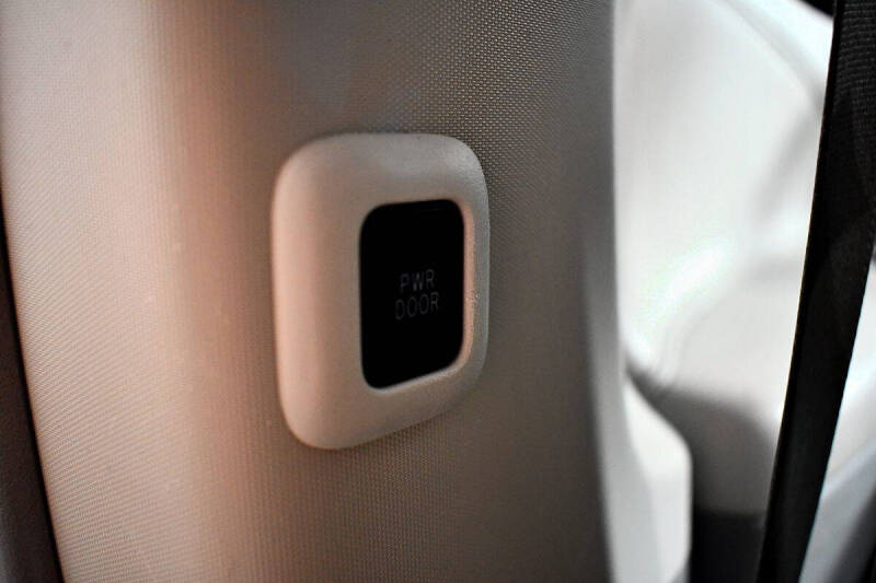 2014 Toyota Sienna XLE 7-Passenger