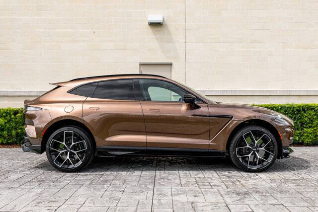 2025 Aston Martin DBX 707