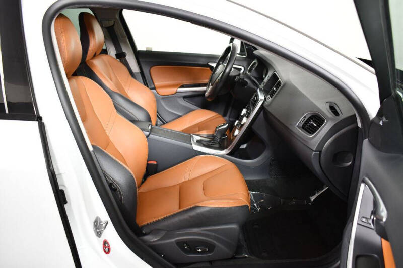 2015 Volvo V60 Cross Country T5