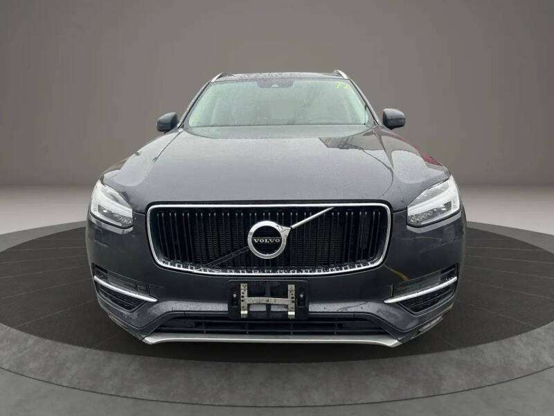 2016 Volvo XC90 T6 Momentum