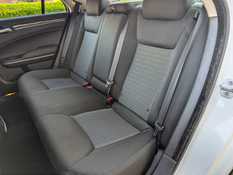 2022 Chrysler 300 Touring