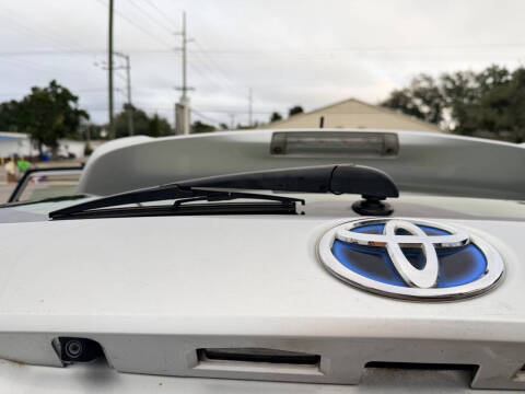 2014 Toyota Prius v Five