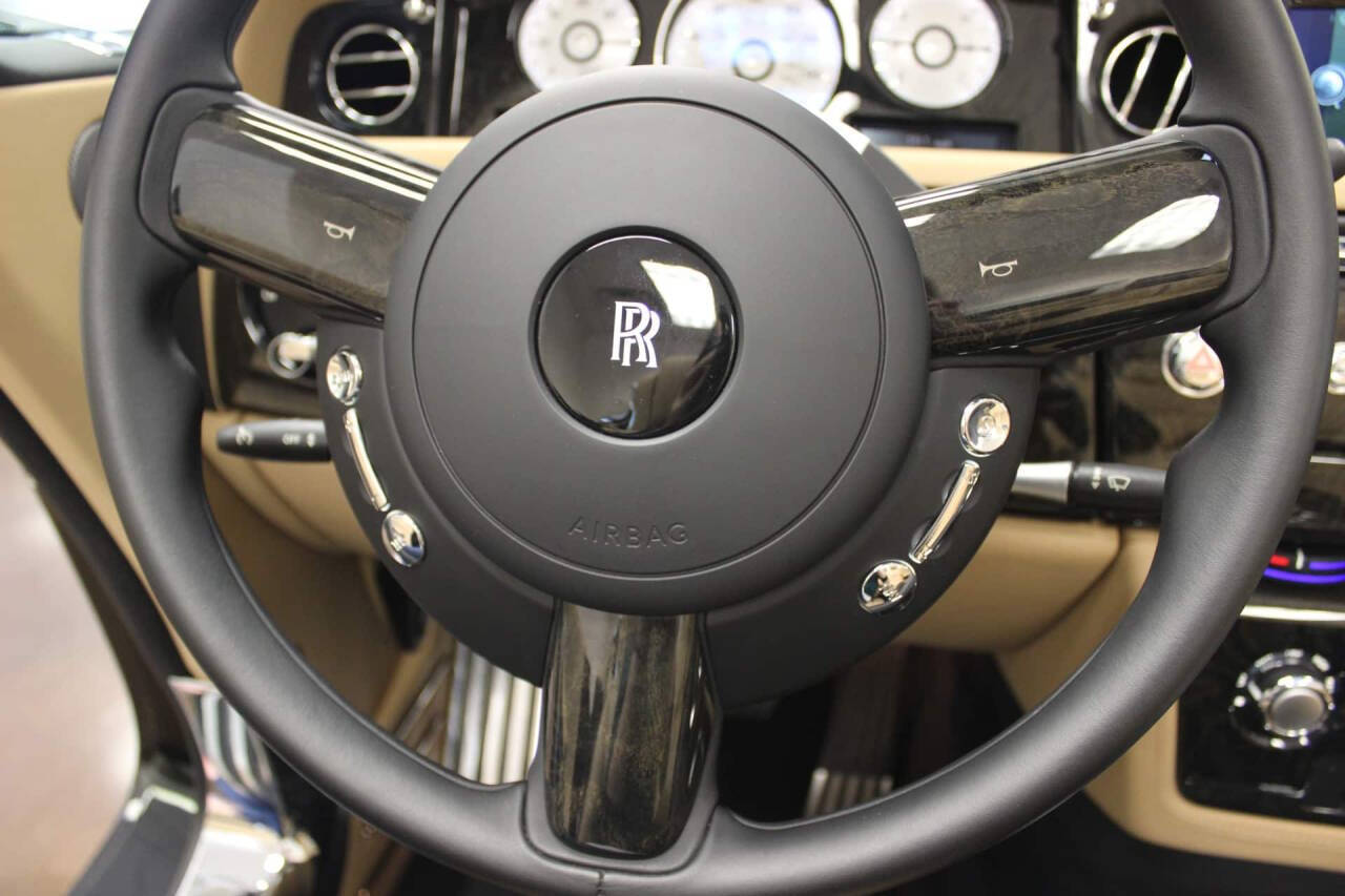 2014 Rolls-Royce Phantom Drophead Coupe 11