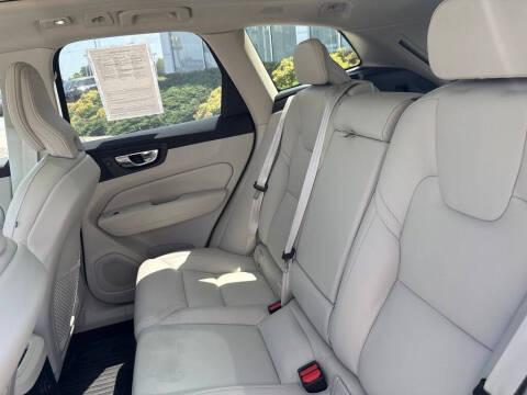 2025 Volvo XC60 T8 Ultra Dark Theme