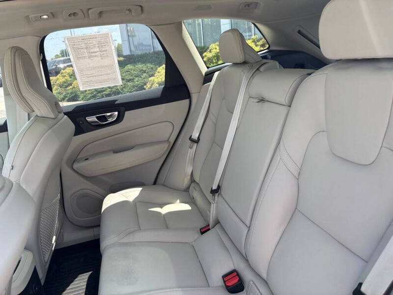 2025 Volvo XC60 T8 Ultra Dark Theme