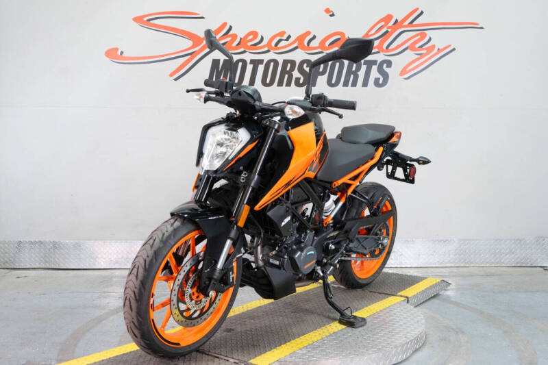 2023 KTM 200 Duke