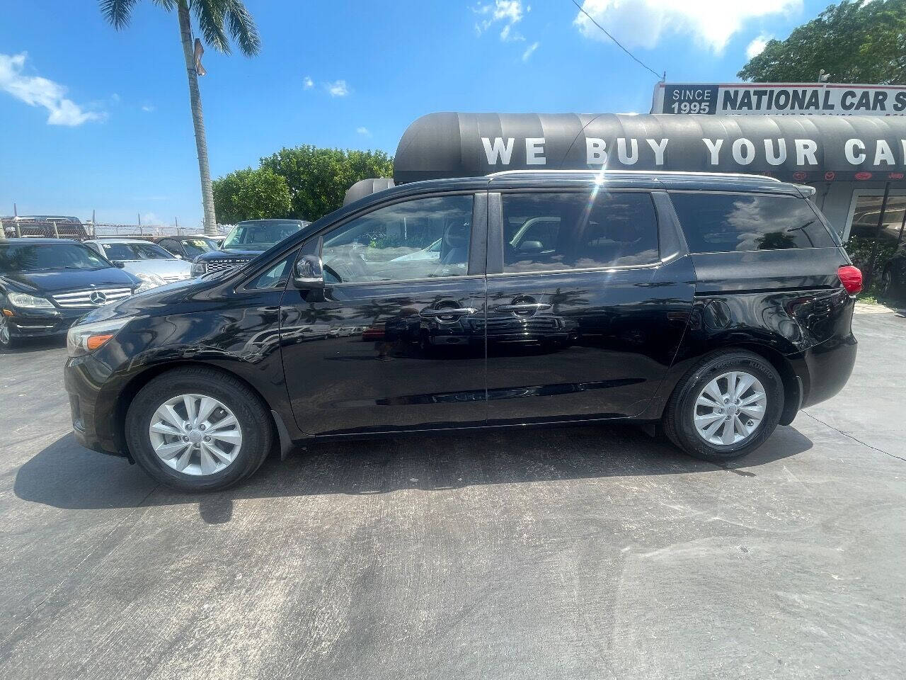 2016 KIA Sedona Minivan - $11,900