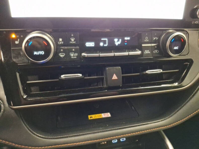 2023 Toyota Highlander Hybrid Bronze Edition