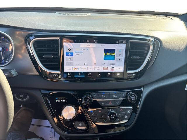 2026 Chrysler Voyager LX