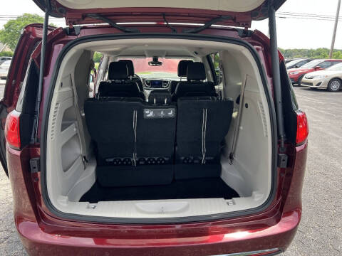 2017 Chrysler Pacifica Touring-L