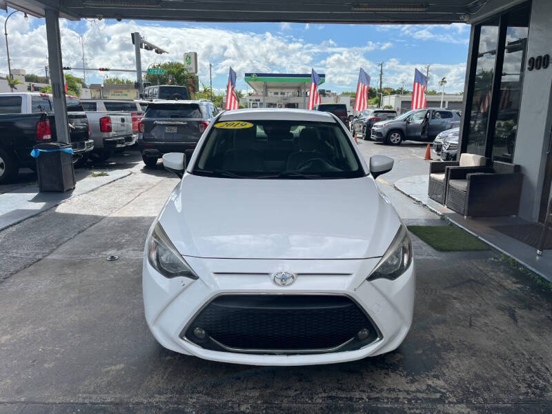 2019 Toyota Yaris LE photo 6