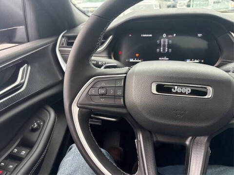 2025 Jeep Grand Cherokee Laredo X