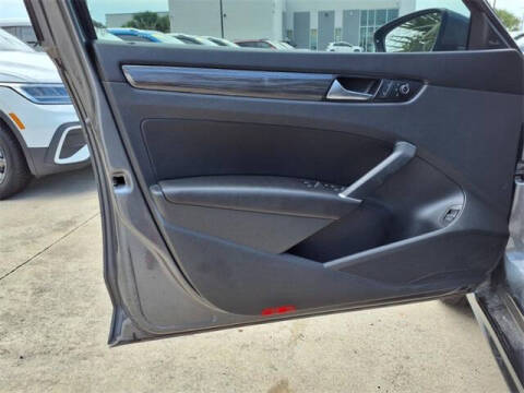 2022 Volkswagen Passat R-Line