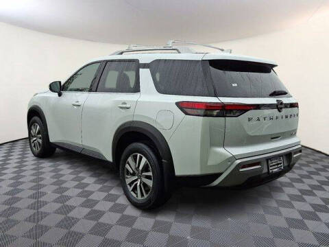 2025 Nissan Pathfinder SL