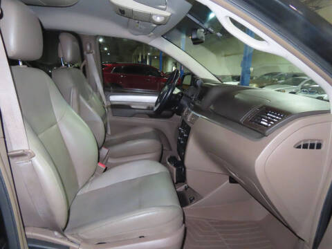 2012 Volkswagen Routan