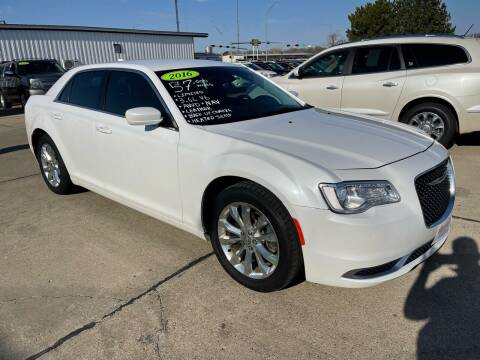 2016 Chrysler 300 for sale at De Anda Auto Sales in South Sioux City NE