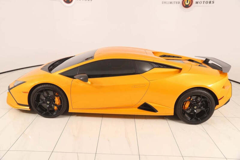 2023 Lamborghini Huracan Tecnica