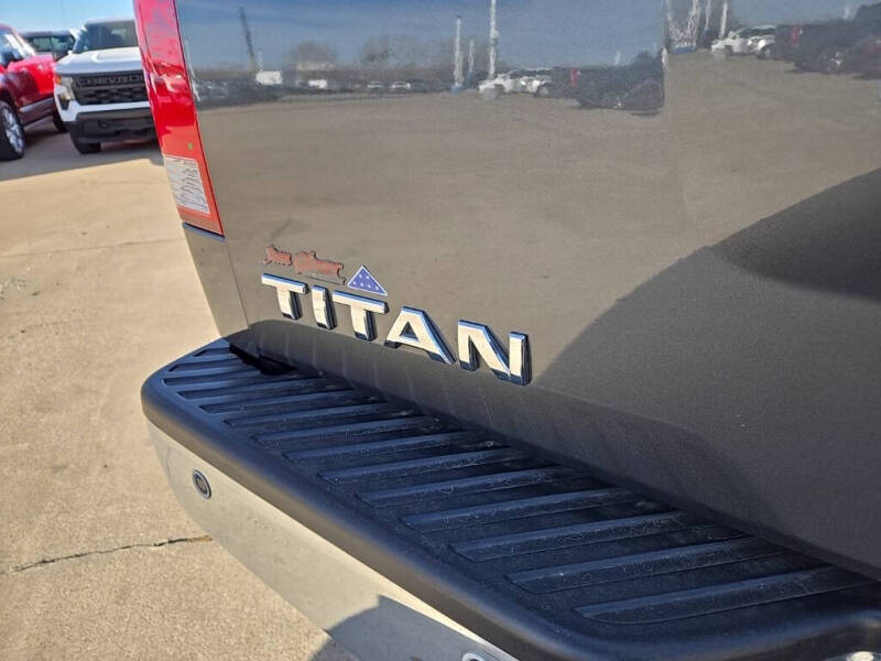 2011 Nissan Titan SV