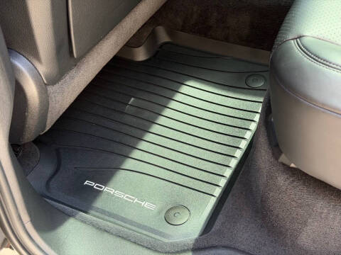 2023 Porsche Cayenne Platinum Edition