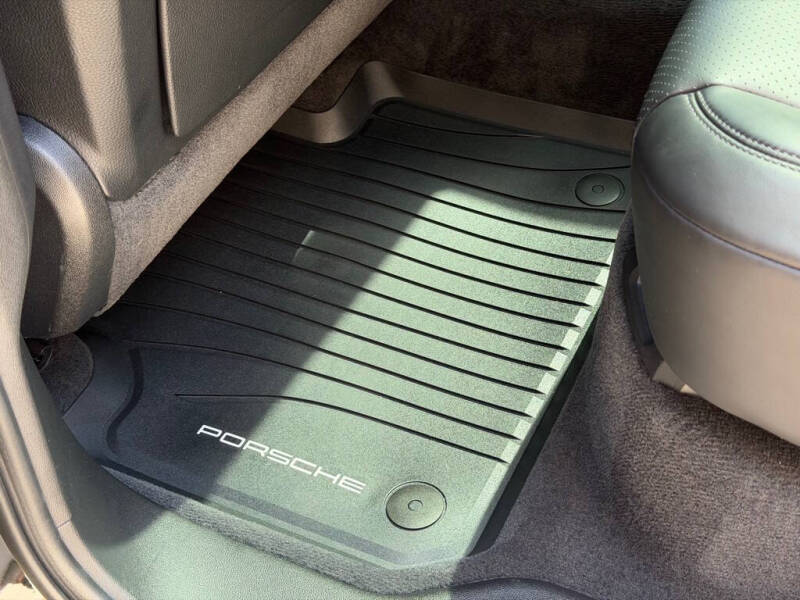 2023 Porsche Cayenne Platinum Edition