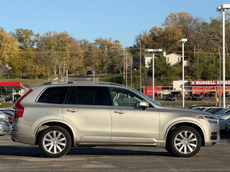 2016 Volvo XC90 T6 Momentum
