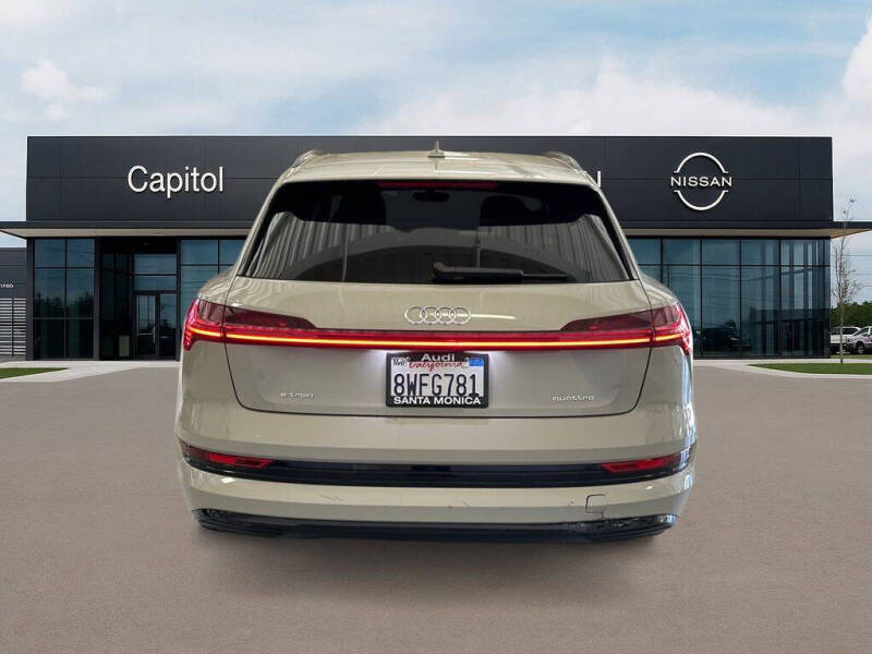 2021 Audi e-tron quattro Premium