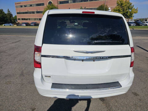 2016 Chrysler Town and Country Touring