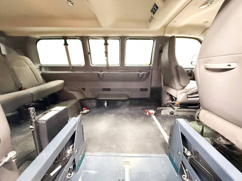 2017 Chevrolet Express LT 2500