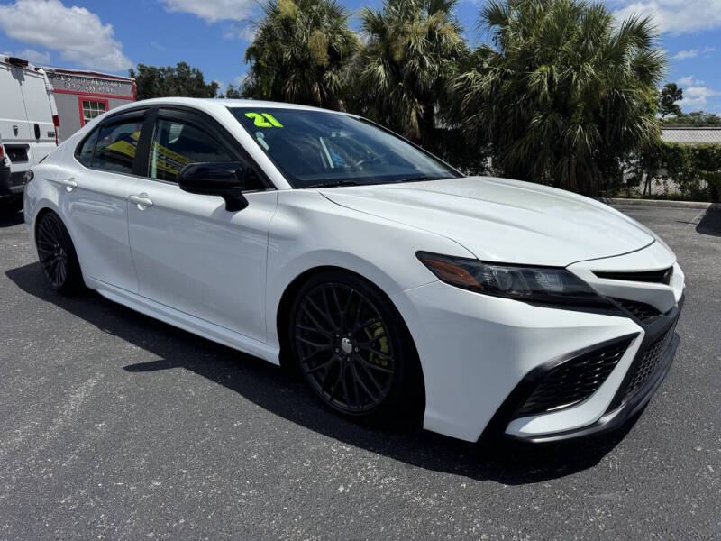 2021 Toyota Camry SE's photo