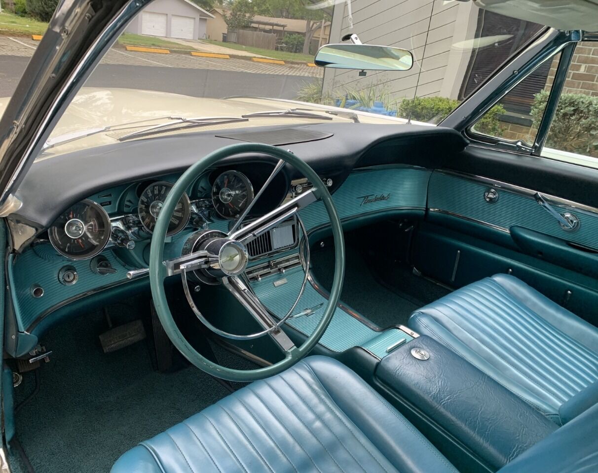 1962 Ford Thunderbird 43