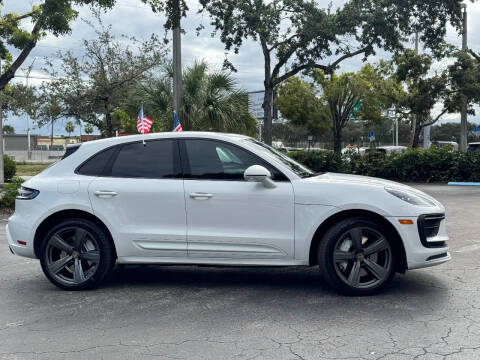 2023 Porsche Macan T