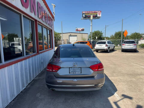 2012 Volkswagen Passat SEL Premium PZEV