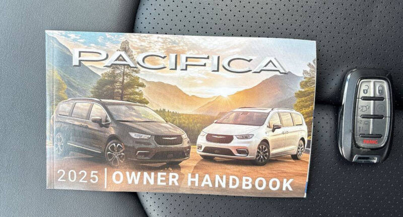 2025 Chrysler Pacifica Select