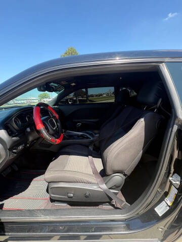2016 Dodge Challenger SXT Plus