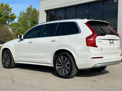 2022 Volvo XC90 T6 Momentum 7-Passenger