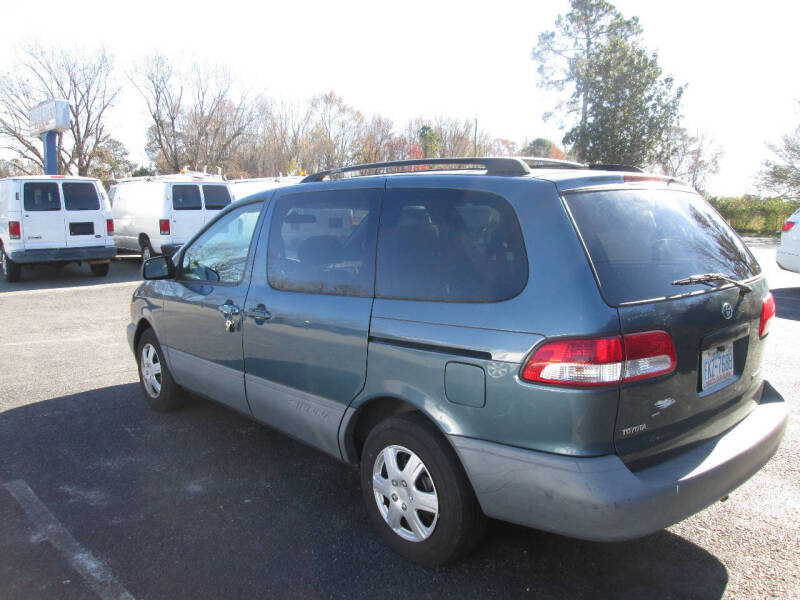 2002 Toyota Sienna LE photo 6