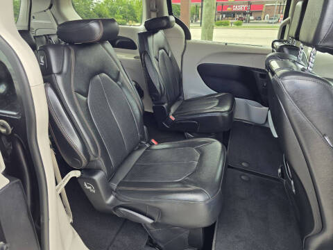 2017 Chrysler Pacifica Touring-L Plus