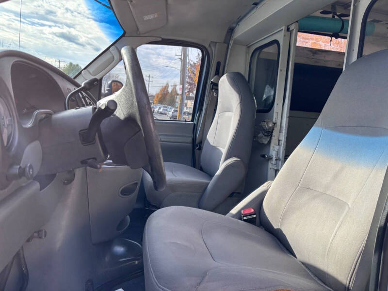 2005 Ford E-Series E-350 SD