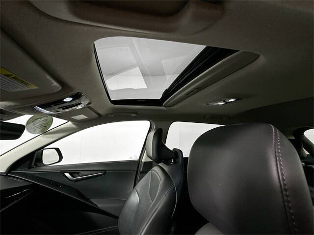 2023 Kia Niro Plug-In Hybrid SX Touring