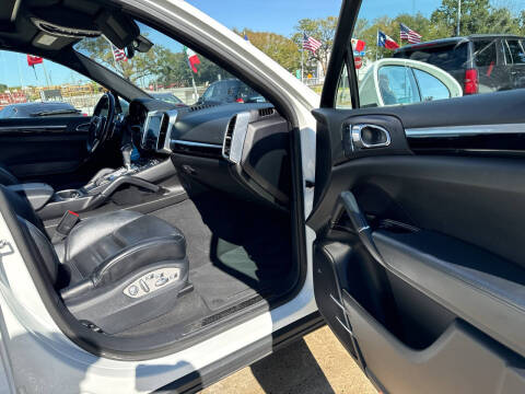 2017 Porsche Cayenne Platinum Edition